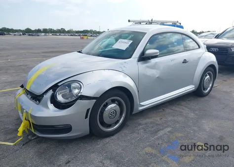 2015 Volkswagen Beetle 1.8T Classic z USA, uszkodzony, nr VIN 3VWF17AT1FM649625